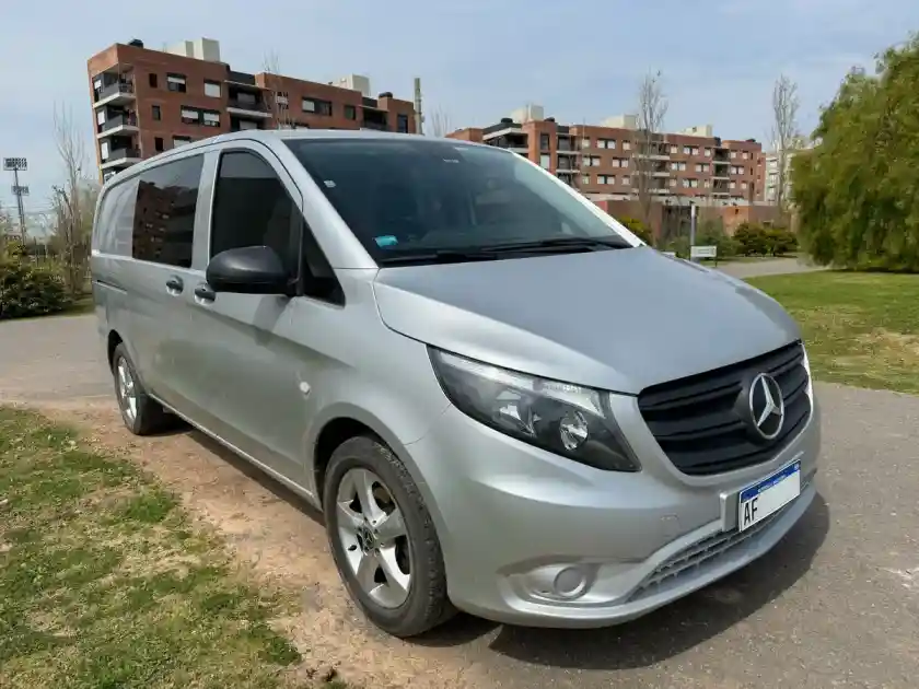 Mercedes-Benz Vito 1.6 111 Cdi Furgon Mixto Aa 114Cv 2022 - foto 2