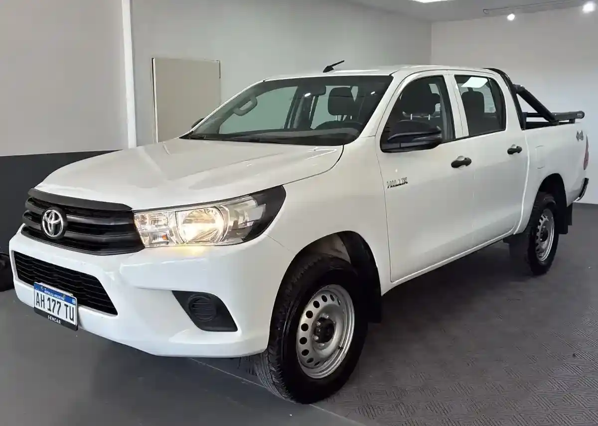 Toyota Hilux Pick-Up 2.4 Dc 2.4 Tdi 6 Mt 2025 - foto 1