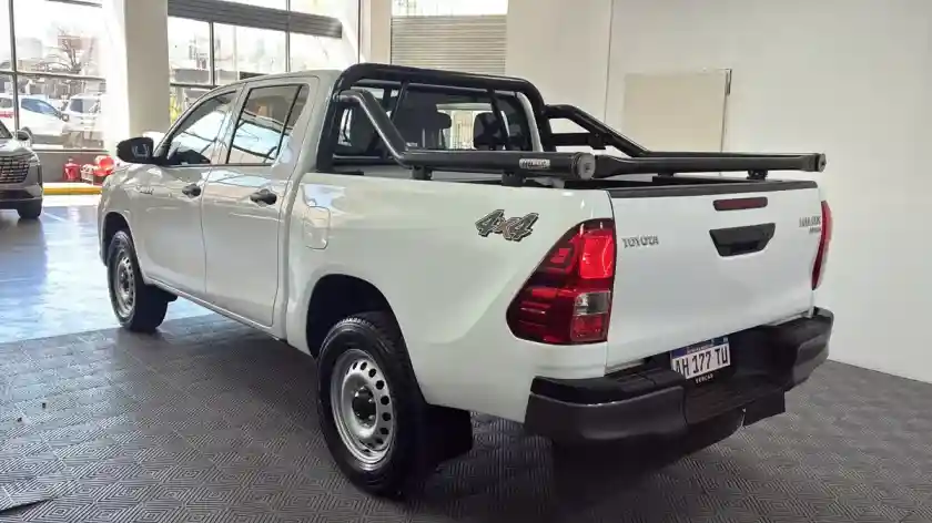 Toyota Hilux Pick-Up 2.4 Dc 2.4 Tdi 6 Mt 2025 - foto 4
