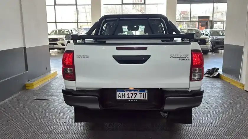 Toyota Hilux Pick-Up 2.4 Dc 2.4 Tdi 6 Mt 2025 - foto 5