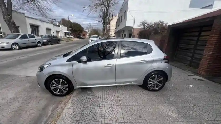 Peugeot 208 1.6 Allure 2017 - foto 4
