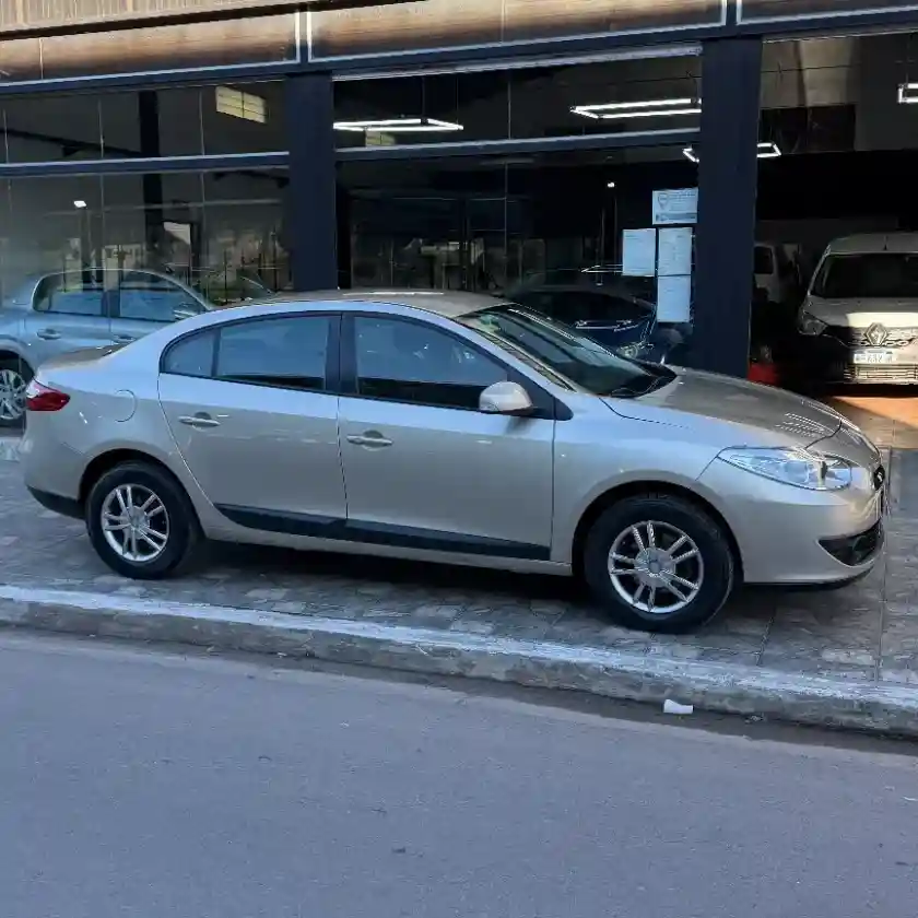 Renault Fluence 1.6 Confort 110Cv 2011 - foto 2