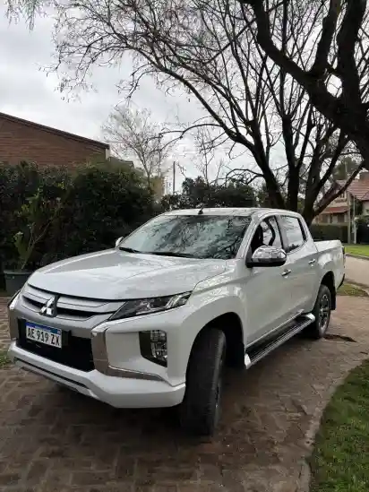 Mitsubishi L200 2.4 Di-D High Power 181Cv Cuero 2020 - foto 1