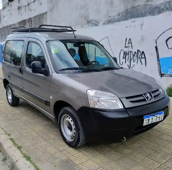 Peugeot Partner 1.6 Furgon Confort 5As 2018 - foto 1