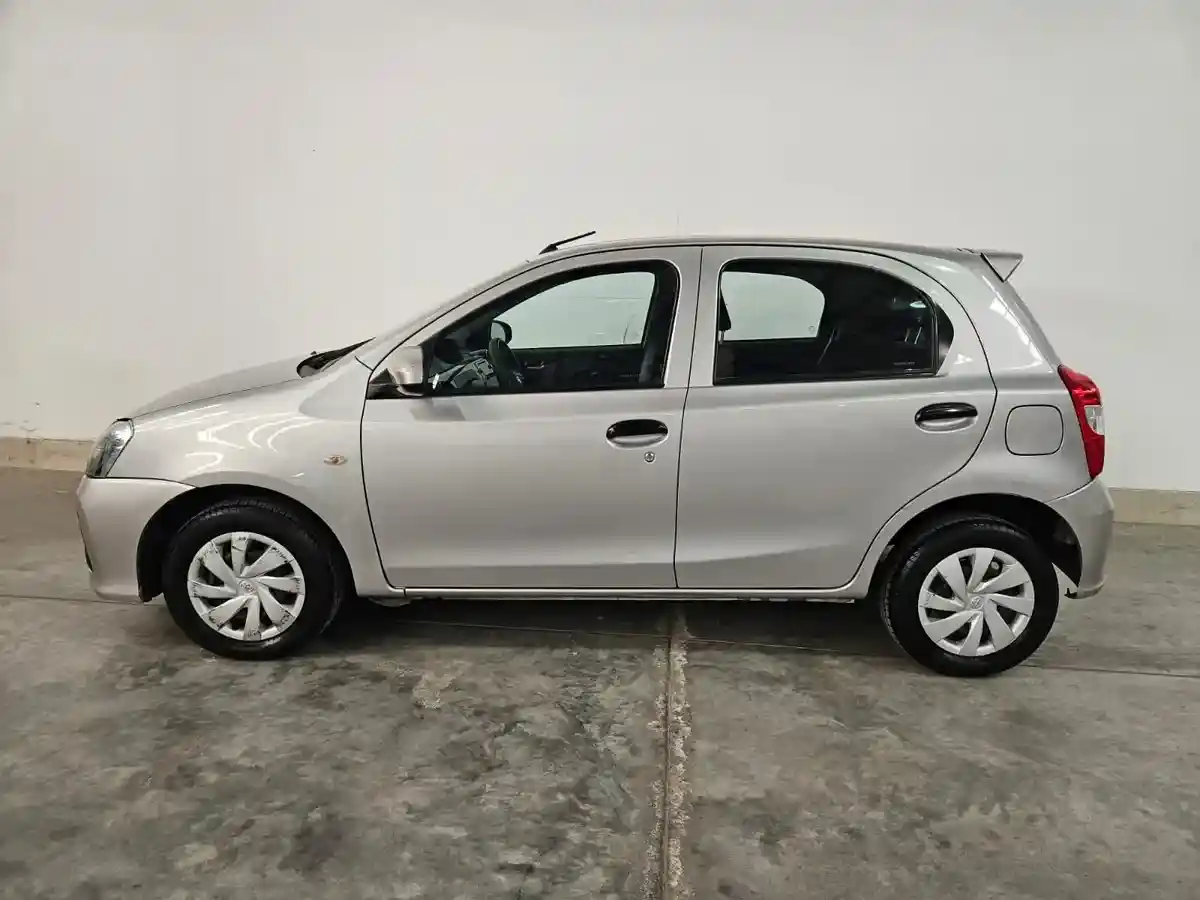 Toyota Etios 1.5 5 Ptas X 6Mt L/18 2020 - foto 2