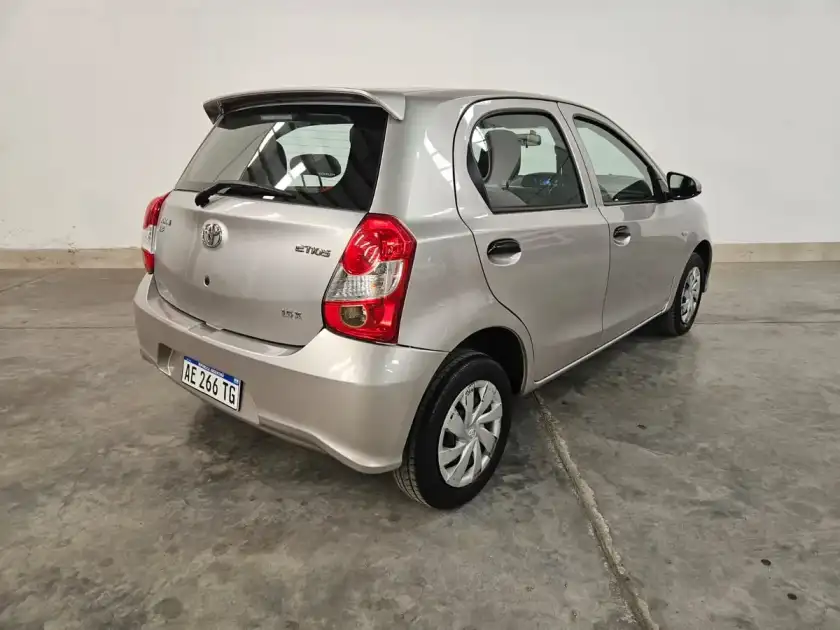 Toyota Etios 1.5 5 Ptas X 6Mt L/18 2020 - foto 3