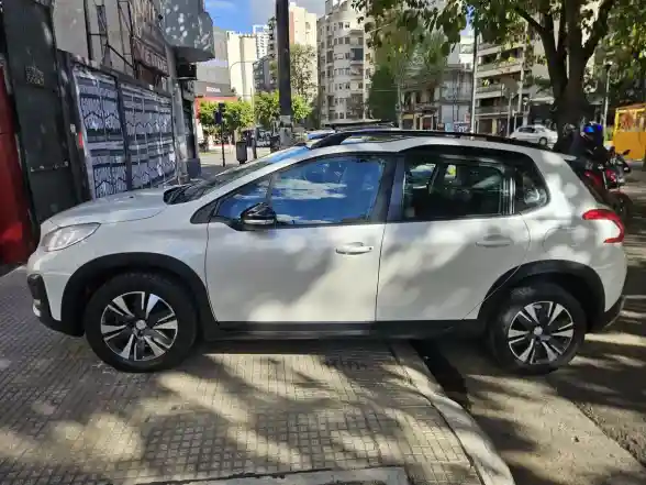 Peugeot 2008 1.6 Feline 2022 - foto 2