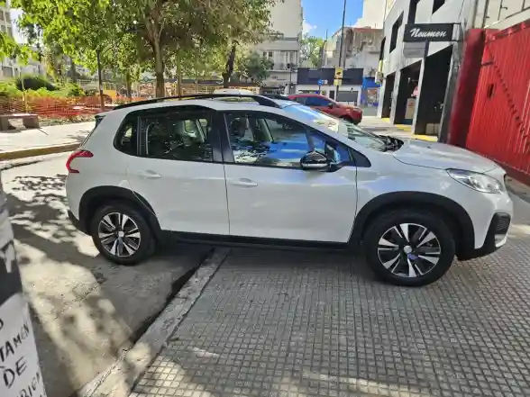Peugeot 2008 1.6 Feline 2022 - foto 3
