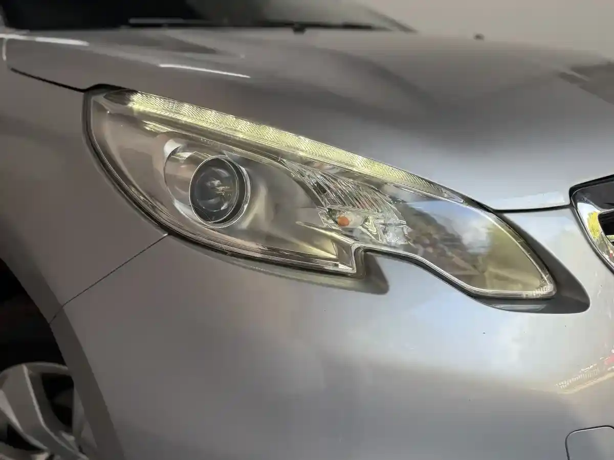 Peugeot 2008 1.6 Allure 2017 - foto 5