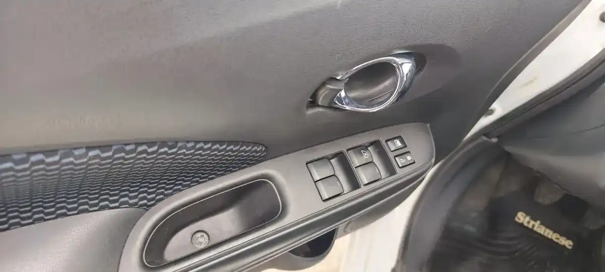 Nissan Note 1.6 Sense 107Cv 2016 - foto 3