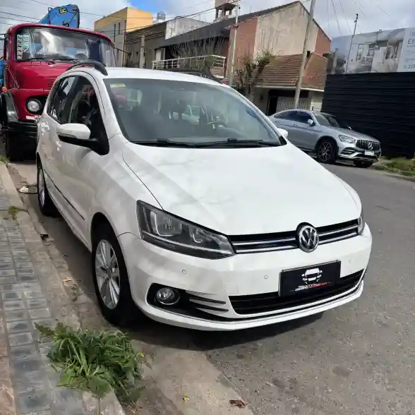 Volkswagen Suran 1.6 Highline Msi 110Cv 2016 - foto 3