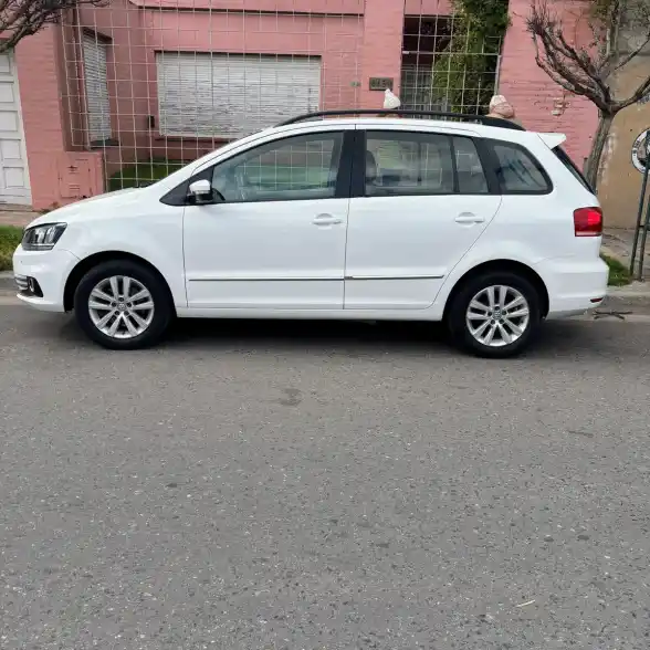 Volkswagen Suran 1.6 Highline Msi 110Cv 2016 - foto 4
