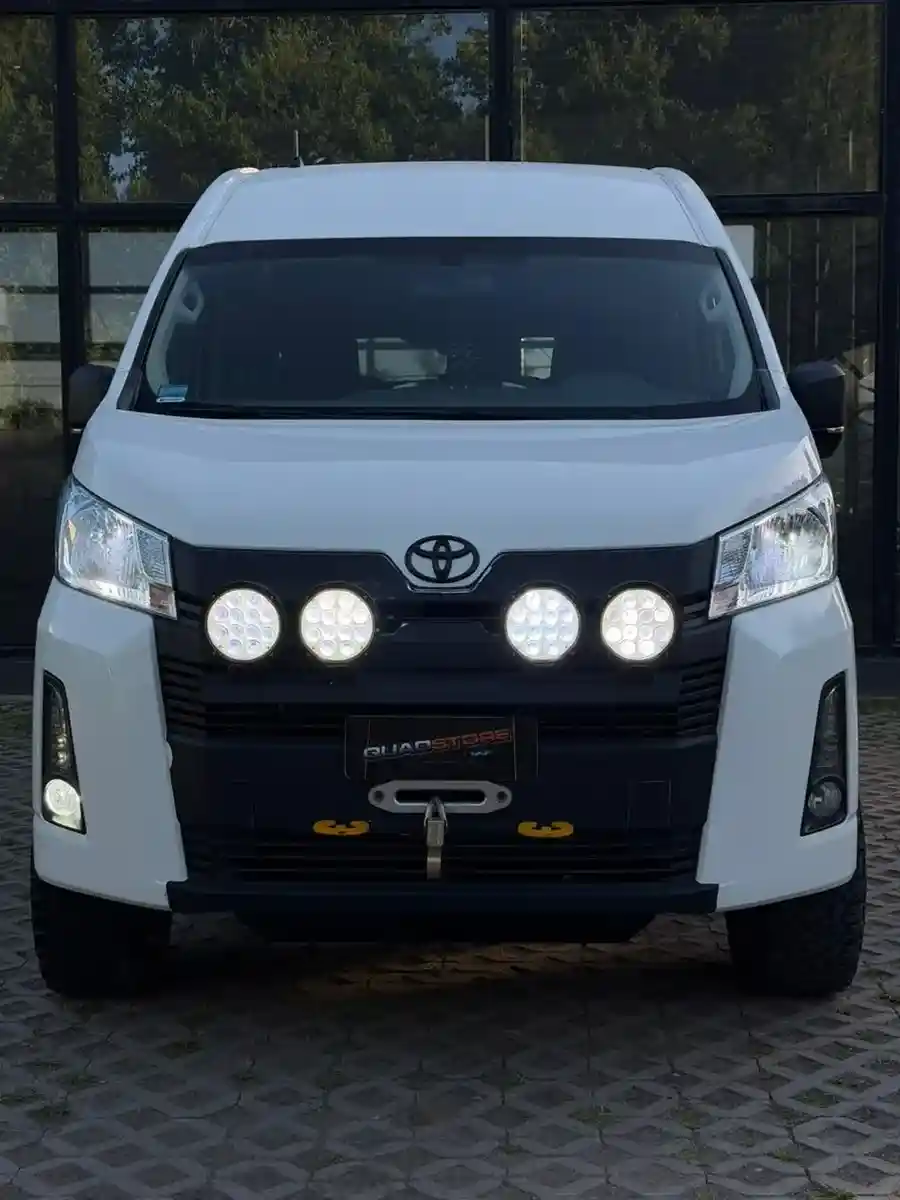 Toyota Hiace 2.8 Tdi Commuter 6At 14A 2022 - foto 2