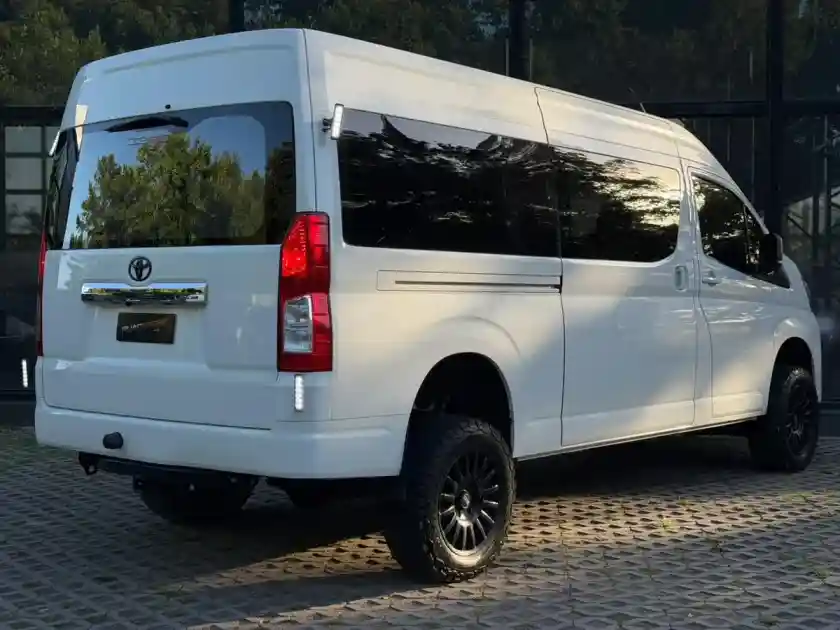 Toyota Hiace 2.8 Tdi Commuter 6At 14A 2022 - foto 5