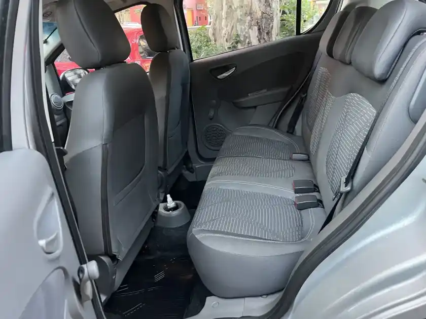 Fiat Palio 1.4 Attractive 85Cv C/Pack Seguridad 2013 - foto 5