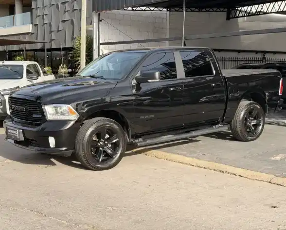 Ram 1500 5.7 Laramie Atx V8 2023 - foto 1