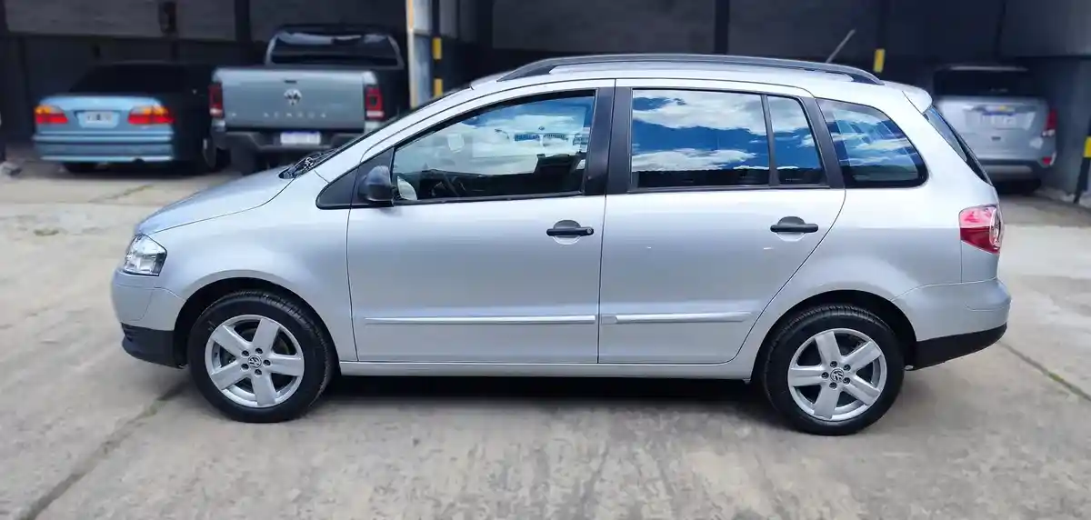 Volkswagen Suran 1.6 Highline 101Cv 11C 2010 - foto 4