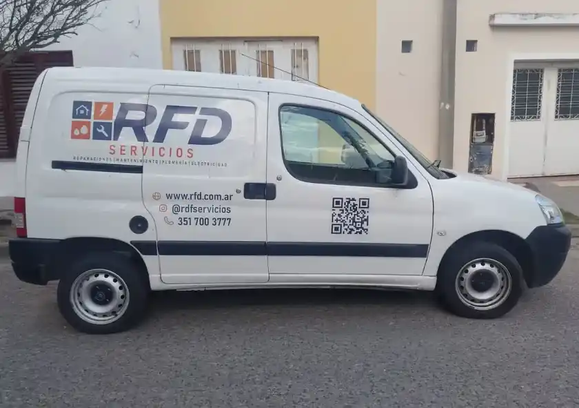 Citroën Berlingo Furgon 1.6 Vti 115 Business 2023 - foto 1