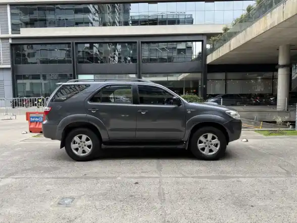 Toyota Hilux Sw4 3.0 Srv Cuero I 171Cv 4X4 5At 2011 - foto 2