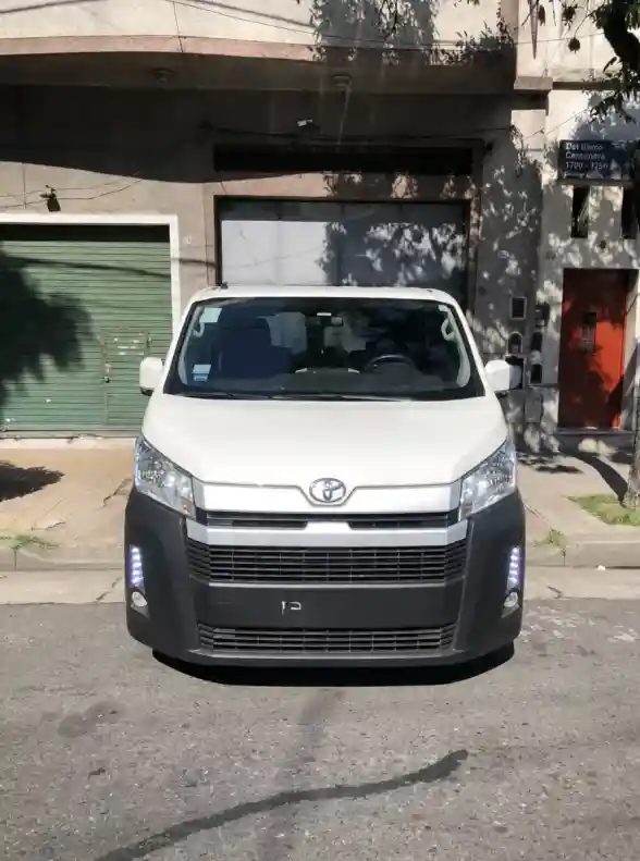 Toyota Hiace 2.8 Tdi Furgón 6At L1H1 3A 4P 2024 - foto 2