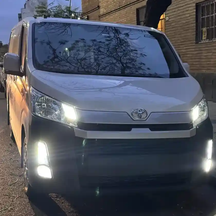 Toyota Hiace 2.8 Tdi Furgón 6At L1H1 3A 4P 2024 - foto 5