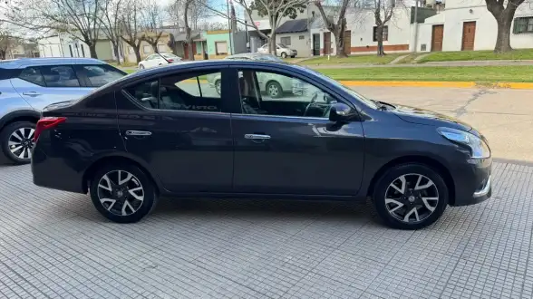 Nissan Versa 1.6 Exclusive At 2017 - foto 5