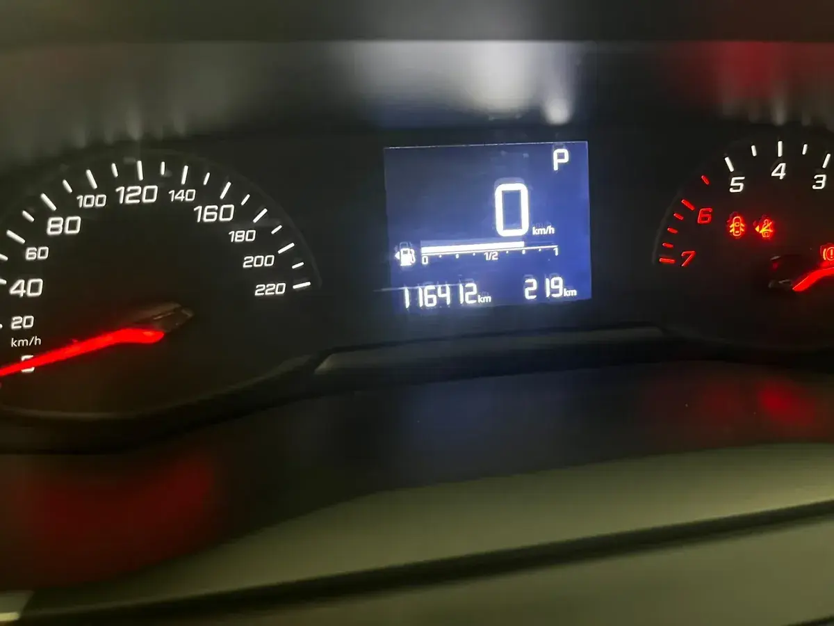 Peugeot 208 1.6 Active Tiptronic 2022 - foto 5