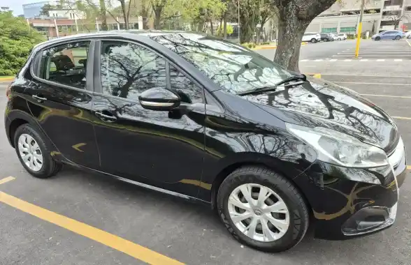 Peugeot 208 1.6 Active 2018 - foto 1