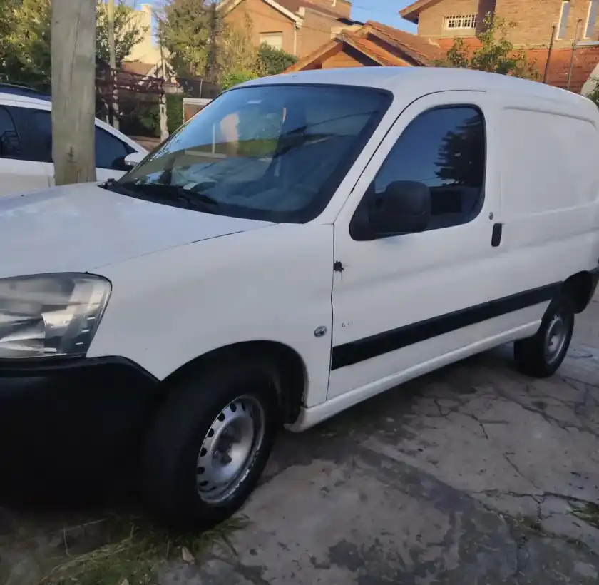 Peugeot Partner Furgon 1.6 Presence 2011 - foto 1