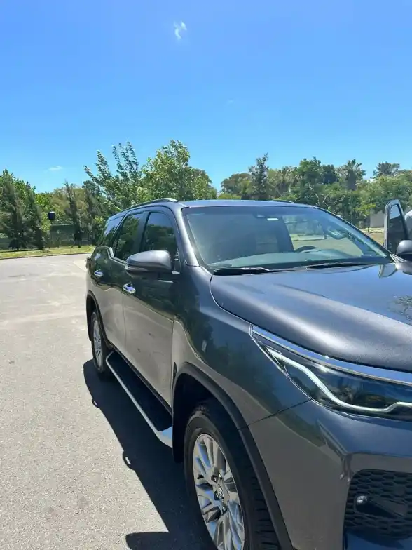 Toyota Hilux Sw4 Srx 204 7 Asientod Aut 2023 - foto 1