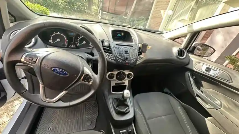 Ford Fiesta Kinetic 1.6 Se 120Cv 2014 - foto 2