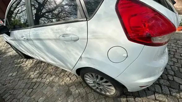 Ford Fiesta Kinetic 1.6 Se 120Cv 2014 - foto 3