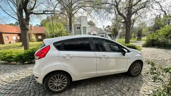 Ford Fiesta Kinetic 1.6 Se 120Cv 2014 - foto 4