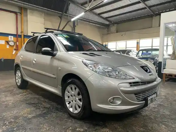 Peugeot 207 1.4 Feline Hdi 70Cv 2013 - foto 4
