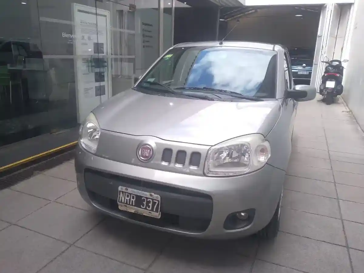 Fiat Uno 1.4 Attractive Pack Seg. 2014 - foto 2