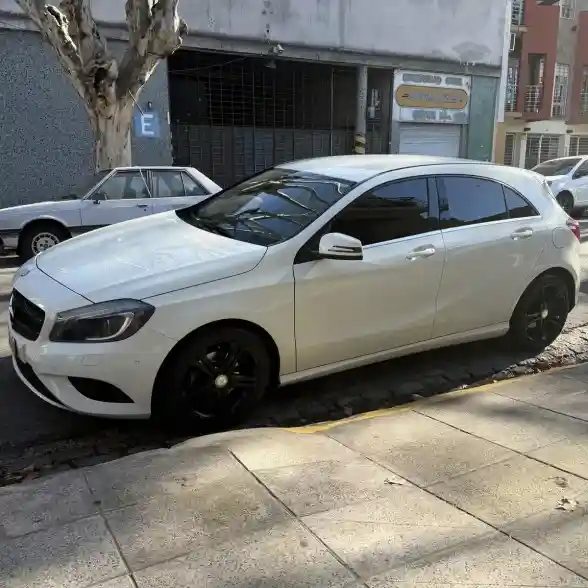 Mercedes-Benz Clase A 1.6 A 200 At Urban B.efficiency 156Cv 2013 - foto 1