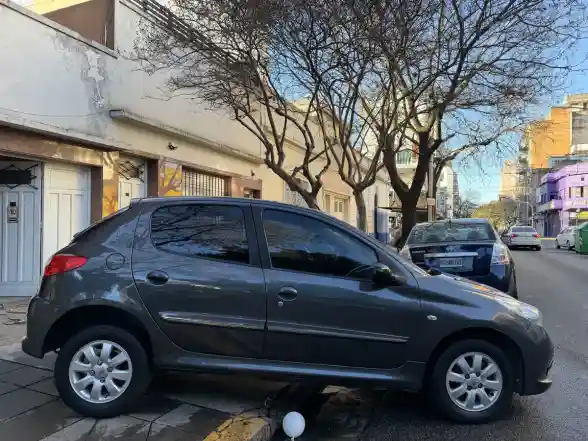 Peugeot 207 1.4 Allure Hdi 70Cv 2012 - foto 3
