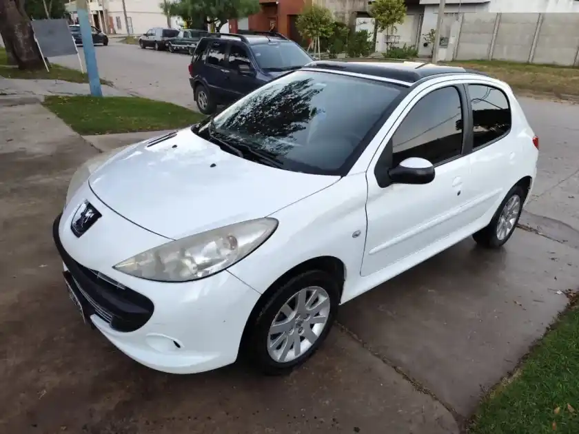 Peugeot 207 Compact 1.6 Xt 2011 - foto 1