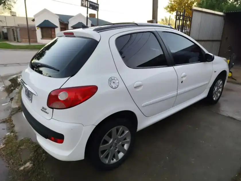 Peugeot 207 Compact 1.6 Xt 2011 - foto 2