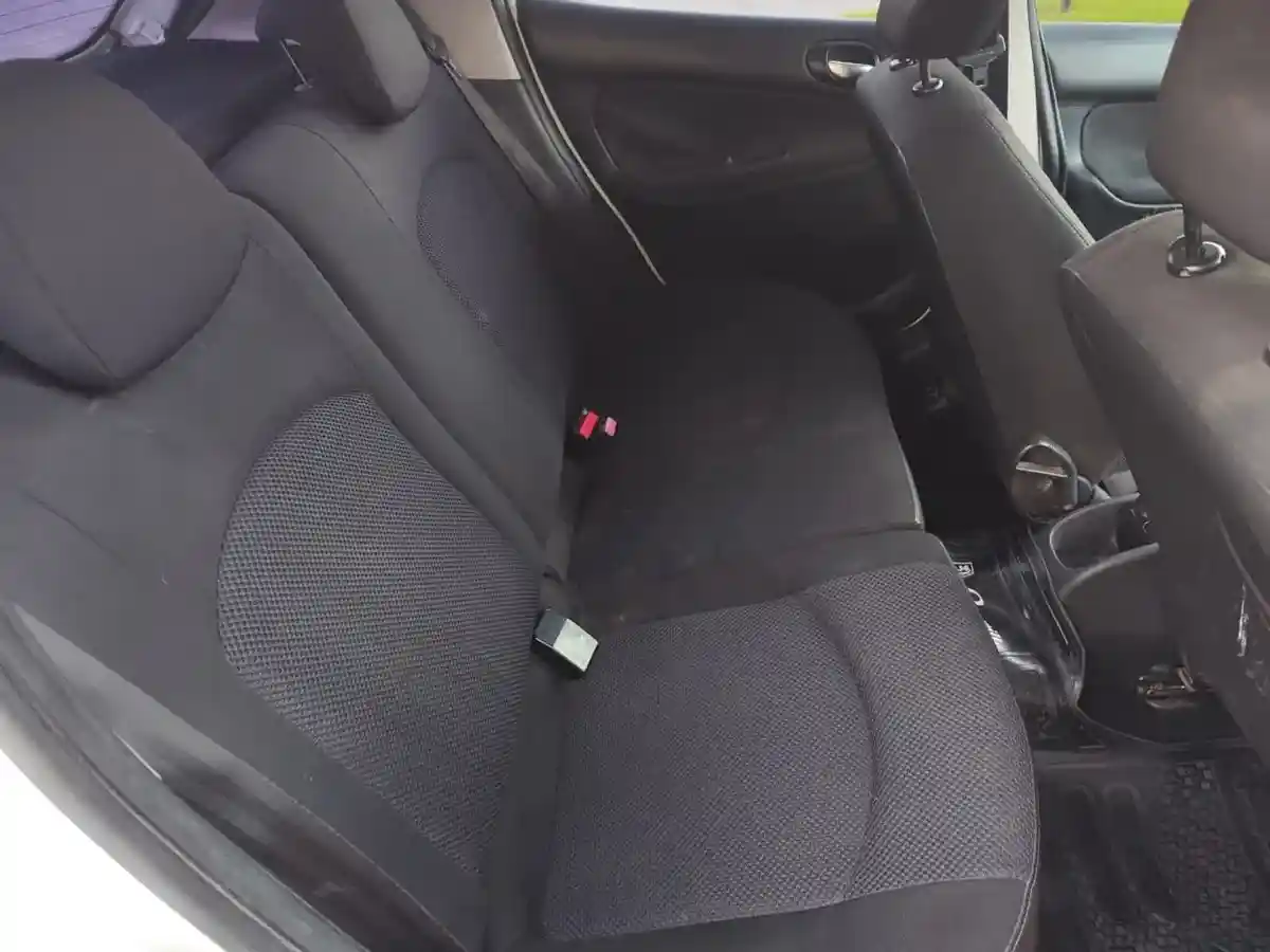 Peugeot 207 Compact 1.6 Xt 2011 - foto 4