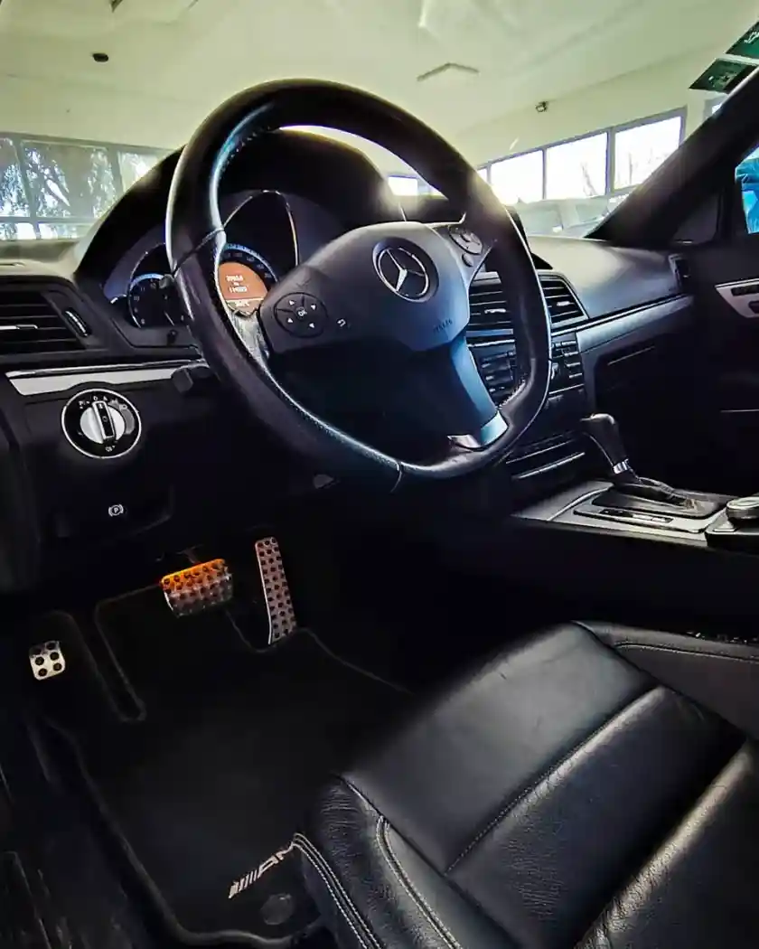 Mercedes-Benz Clase E 3.5 Coupe E350 Sport 2010 - foto 4