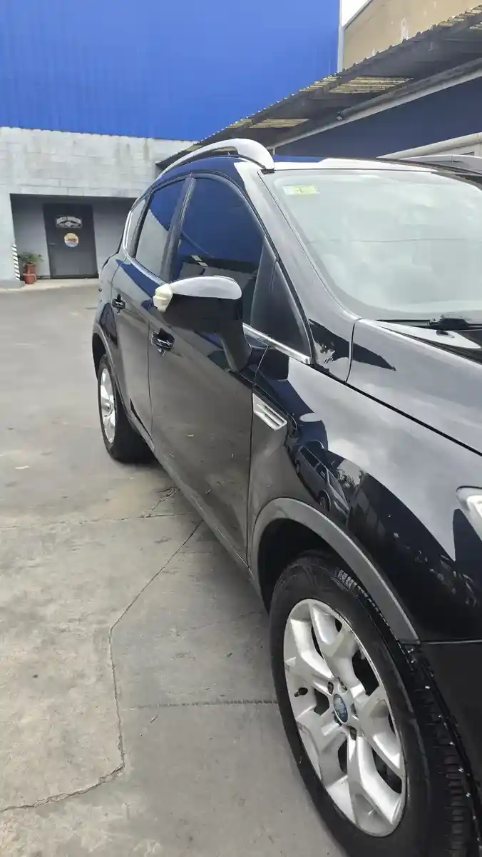 Ford Kuga 2.5 Titanium At 4X4 (Ku03) 2010 - foto 2