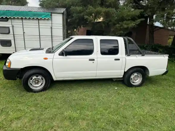 Nissan Np300 2.5 Cabina Doble 133Cv 4X2 2011 - foto 5