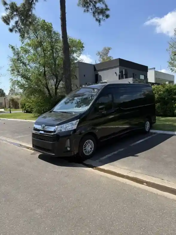 Toyota Hiace 2.8 Tdi Commuter 6At 14A 2025 - foto 3