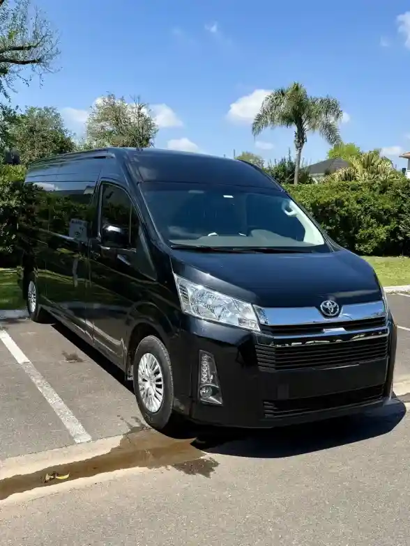 Toyota Hiace 2.8 Tdi Commuter 6At 14A 2025 - foto 4