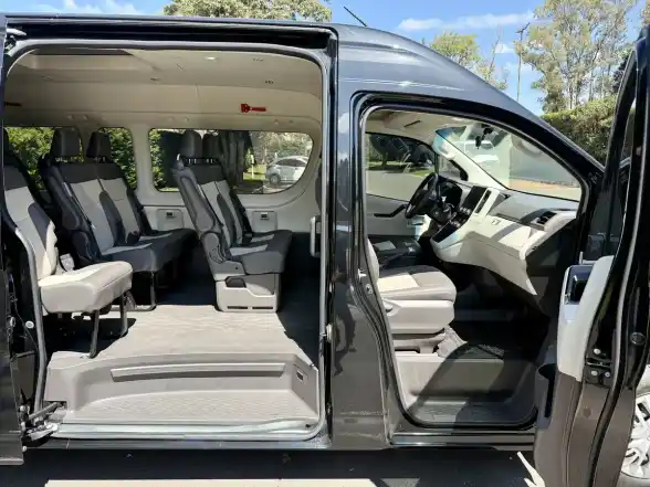 Toyota Hiace 2.8 Tdi Commuter 6At 14A 2025 - foto 5
