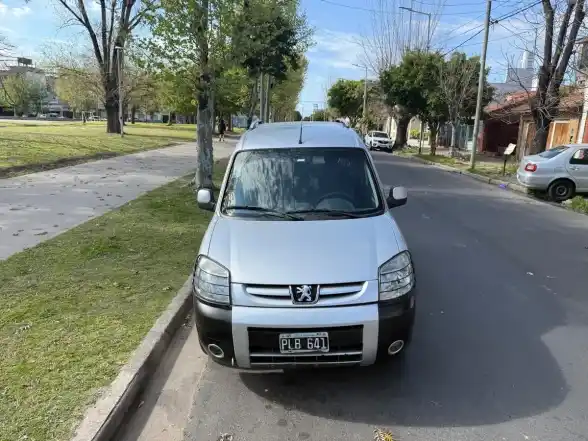Peugeot Partner Patagónica 1.6 Hdi Vtc Plus 2016 - foto 2