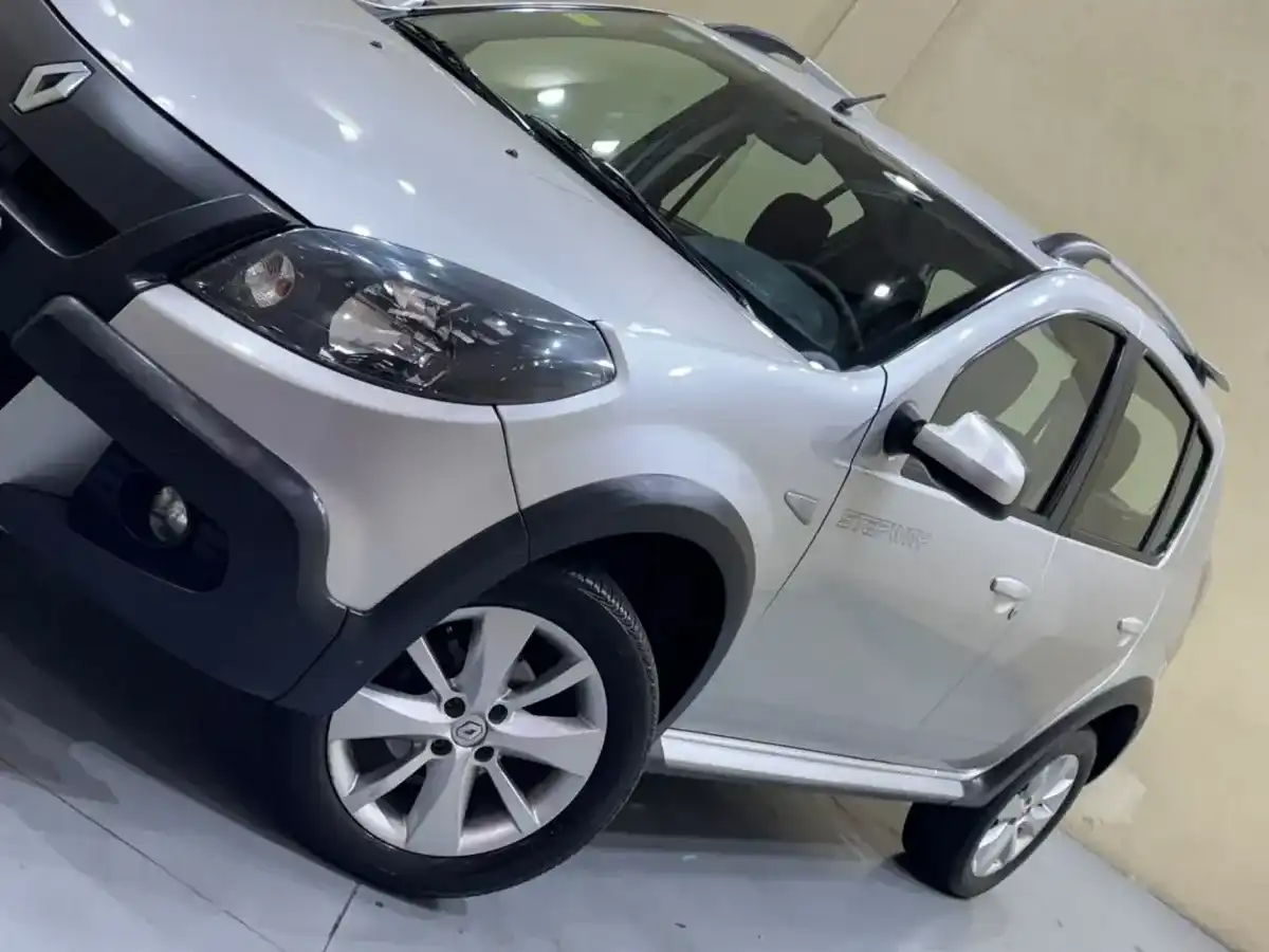 Renault Sandero Stepway 1.6 Confort 105Cv 2014 - foto 4
