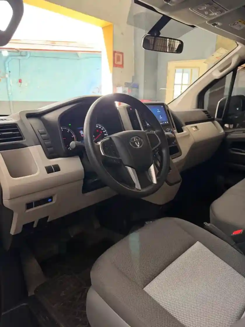 Toyota Hiace 2.8 Tdi Furgón 6At L2H2 3A 5P 2025 - foto 4
