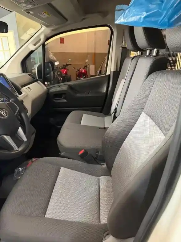 Toyota Hiace 2.8 Tdi Furgón 6At L2H2 3A 5P 2025 - foto 5